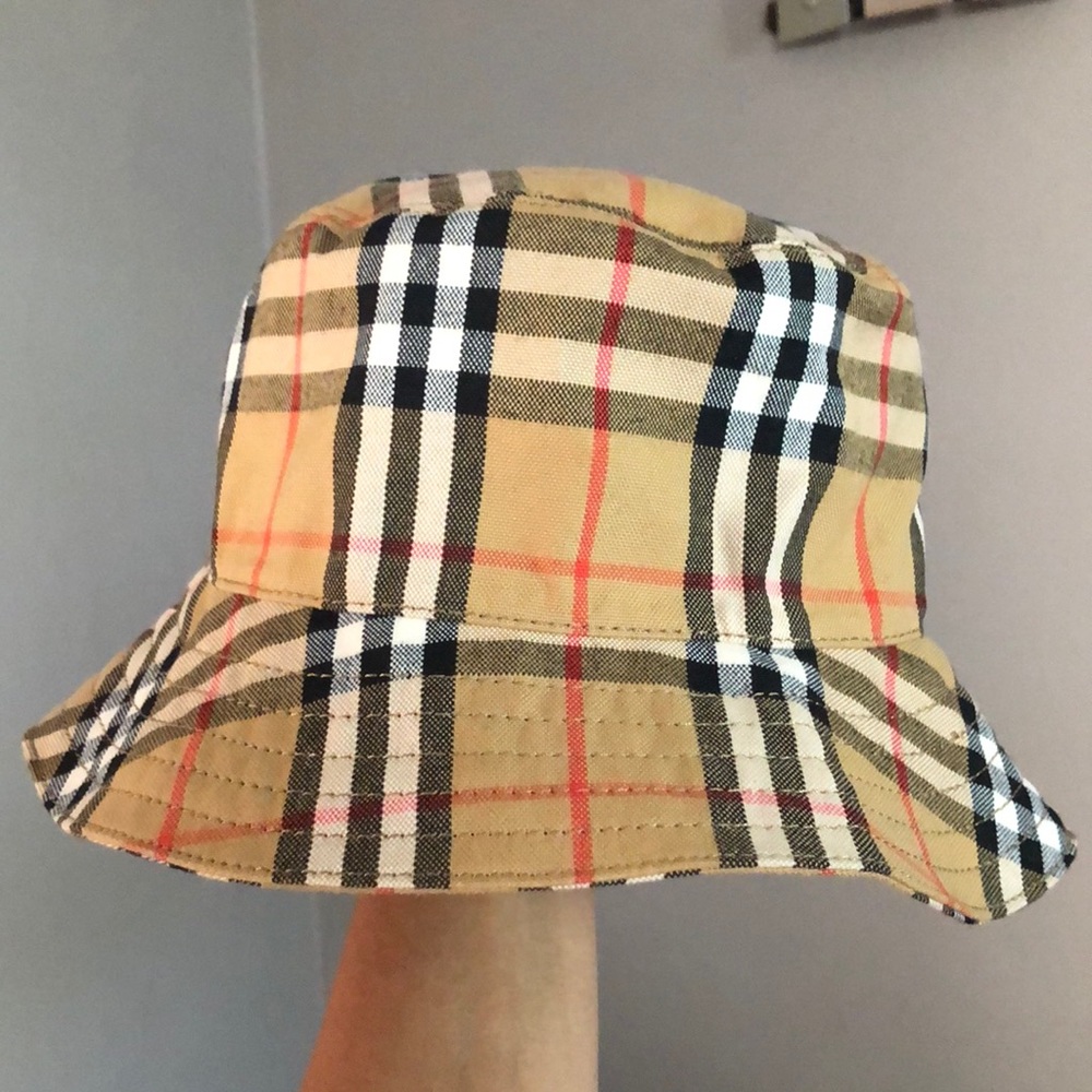 Burberry bucket hat